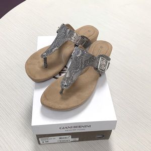 Gia I Bernini Granite Snakeskin Thong Sandals Size 9 Worn Once